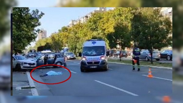 ШОКАНТАН СНИМАК ПОСЛЕ САОБРАЋАЈНЕ НЕСРЕЋЕ У НОВОМ САДУ: Прогласили га мртвим и прекрили чаршафом, а онда приметили да дише! (ВИДЕО) ШОКАНТАН СНИМАК ПОСЛЕ САОБРАЋАЈНЕ НЕСРЕЋЕ У НОВОМ САДУ: Прогласили га мртвим и прекрили чаршафом, а онда приметили да дише! (ВИДЕО)