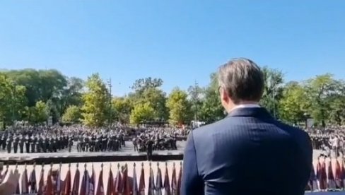 ЖИВЕЛА СРБИЈА: Вучић објавио величанствен снимак са промоције најмлађих официра Војске Србије (ВИДЕО) ЖИВЕЛА СРБИЈА: Вучић објавио величанствен снимак са промоције најмлађих официра Војске Србије (ВИДЕО)