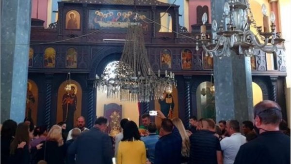 ЗБОГ КОРОНЕ МАЊЕ СРБА НА ЛИТУРГИЈАМА: У црквама у Урошевцу и Пећи обележене храмовне славе (ФОТО) ЗБОГ КОРОНЕ МАЊЕ СРБА НА ЛИТУРГИЈАМА: У црквама у Урошевцу и Пећи обележене храмовне славе (ФОТО)