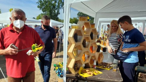 OD 1. DO 8. JUNA: Međunarodni sajam lekovitog, začinskog, ukrasnog bilja, pčelinjih proizvoda i gljiva OD 1. DO 8. JUNA: Međunarodni sajam lekovitog, začinskog, ukrasnog bilja, pčelinjih proizvoda i gljiva