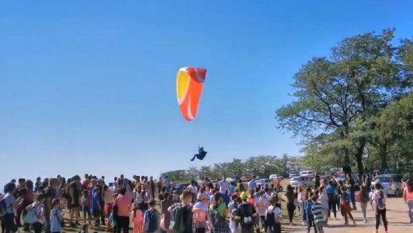 БИЛИ НА „КОРАК БЛИЖЕ ЗДРАВЉУ“: Велики број шетача „окупирао“ Вршачке планине на Дан пешачења БИЛИ НА „КОРАК БЛИЖЕ ЗДРАВЉУ“: Велики број шетача „окупирао“ Вршачке планине на Дан пешачења
