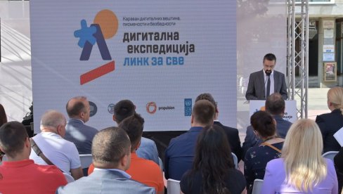 VEŠTINE 21. VEKA: Karavan “Digitalna ekspedicija“ posetio i Šabac (FOTO) VEŠTINE 21. VEKA: Karavan “Digitalna ekspedicija“ posetio i Šabac (FOTO)