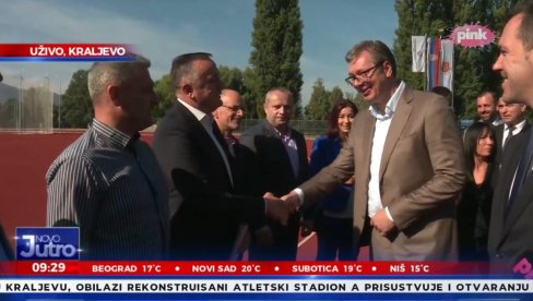 ПРЕДСЕДНИК ВУЧИЋ ОБРАДОВАО ГРАЂАНЕ: Плате су порасле, али то није довољно - биће још повећања ПРЕДСЕДНИК ВУЧИЋ ОБРАДОВАО ГРАЂАНЕ: Плате су порасле, али то није довољно - биће још повећања