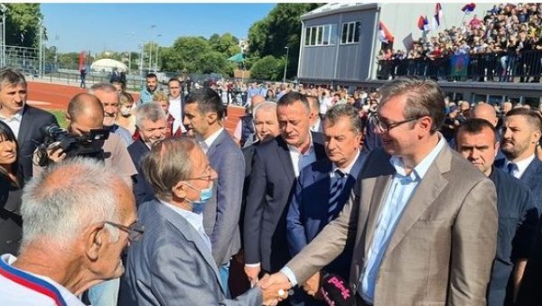 ВУЧИЋ РАЗГОВАРАО СА ЛЕГЕНДОМ СРПСКЕ АТЛЕТИКЕ: Краљево дочекало Атлетски стадион вредан дивљења ВУЧИЋ РАЗГОВАРАО СА ЛЕГЕНДОМ СРПСКЕ АТЛЕТИКЕ: Краљево дочекало Атлетски стадион вредан дивљења