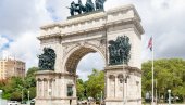 POČEO MONUMENTALNI PODVIG U PARIZU: Umotavanje Trijumfalne kapije po ideji K. Javaševa POČEO MONUMENTALNI PODVIG U PARIZU: Umotavanje Trijumfalne kapije po ideji K. Javaševa