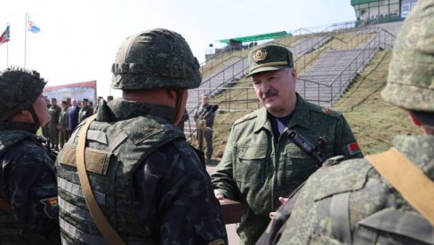 БЕЛОРУСИЈА СКЛАПА ДИЛ СА РУСИЈОМ О УВОЗУ САВРЕМЕНОГ НАОРУЖАЊА: Лукашенко ће купити војну технику за милијарду долара БЕЛОРУСИЈА СКЛАПА ДИЛ СА РУСИЈОМ О УВОЗУ САВРЕМЕНОГ НАОРУЖАЊА: Лукашенко ће купити војну технику за милијарду долара