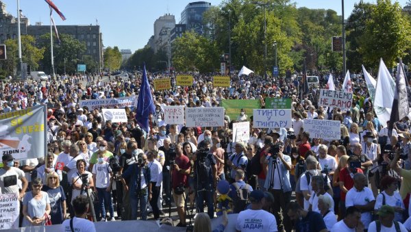 О РИО ТИНТУ ЋЕ ОДЛУЧИТИ НАРОД: Михајловићева - Ко неће литијум нека баци мобилни О РИО ТИНТУ ЋЕ ОДЛУЧИТИ НАРОД: Михајловићева - Ко неће литијум нека баци мобилни