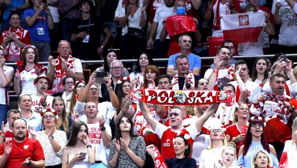 ПОЉАЦИ, МАЈСТОРИ СПЕКТАКЛА: Пуне трибине у Кракову и Гдањску ПОЉАЦИ, МАЈСТОРИ СПЕКТАКЛА: Пуне трибине у Кракову и Гдањску