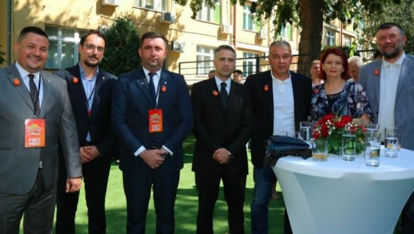 УЧЕ ЈЕДНИ ОД ДРУГИХ: Сусрет делегација Бијељине и Кикинде – широке могућности за сарадњу УЧЕ ЈЕДНИ ОД ДРУГИХ: Сусрет делегација Бијељине и Кикинде – широке могућности за сарадњу