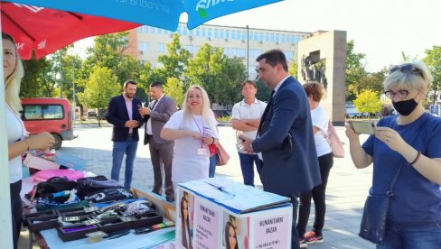 POMAŽU MILENI DA ODE NA OPERACIJU: U Bijeljini organizovan humanitarni bazar za sugrađanku (FOTO) POMAŽU MILENI DA ODE NA OPERACIJU: U Bijeljini organizovan humanitarni bazar za sugrađanku (FOTO)