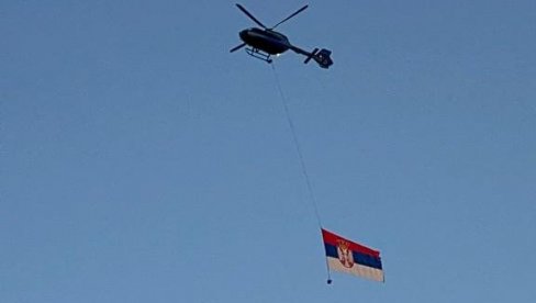 ПОЧАСНА ПАЉБА, КОЊИЦА, НАЛЕТ ХЕЛИКОПТЕРА: Како ће изгледати сутрашња прослава Дана српског јединства, слободе и националне заставе (ВИДЕО) ПОЧАСНА ПАЉБА, КОЊИЦА, НАЛЕТ ХЕЛИКОПТЕРА: Како ће изгледати сутрашња прослава Дана српског јединства, слободе и националне заставе (ВИДЕО)