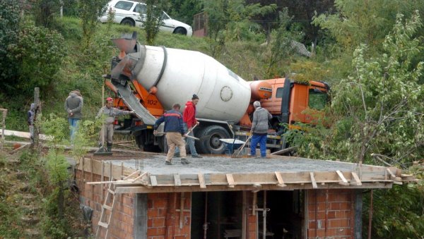 ГОДИНЕ ПРОЛАЗЕ, А ДИВЉИМА СЕ БРОЈ ЈОШ НЕ ЗНА: После 36 месеци није познато колико је нелегалних здања ушло у процес озакоњења ГОДИНЕ ПРОЛАЗЕ, А ДИВЉИМА СЕ БРОЈ ЈОШ НЕ ЗНА: После 36 месеци није познато колико је нелегалних здања ушло у процес озакоњења