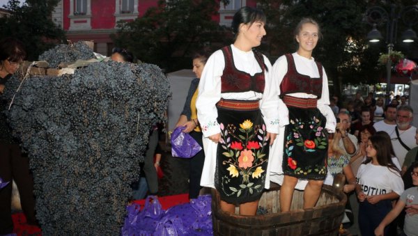 ЗАВРШЕНА 134. СМЕДЕРЕВСКА ЈЕСЕН: Корона утисала сатре и концерте (ФОТО) ЗАВРШЕНА 134. СМЕДЕРЕВСКА ЈЕСЕН: Корона утисала сатре и концерте (ФОТО)