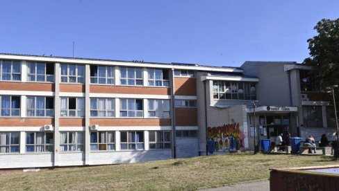 МЕЉАК ДОБИЈА ОСМОЛЕТКУ: У појединим престоничким насељима потребне нове школе, док се у другим број ђака смањује