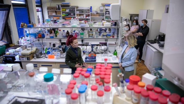 НАШИ ХЕМИЧАРИ У БОРБИ ПРОТИВ КОРОНЕ: Фонд за науку Србије финаснира два пројекта - лек и тест за ковид-19 НАШИ ХЕМИЧАРИ У БОРБИ ПРОТИВ КОРОНЕ: Фонд за науку Србије финаснира два пројекта - лек и тест за ковид-19