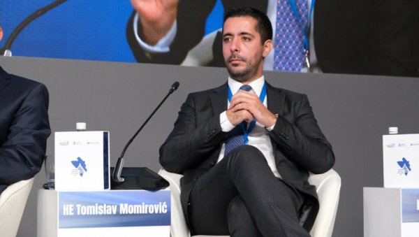 ПРОБАЈУ АСФАЛТ Министар Момировић обишао радове на ауто-путу Милош Велики ПРОБАЈУ АСФАЛТ Министар Момировић обишао радове на ауто-путу Милош Велики