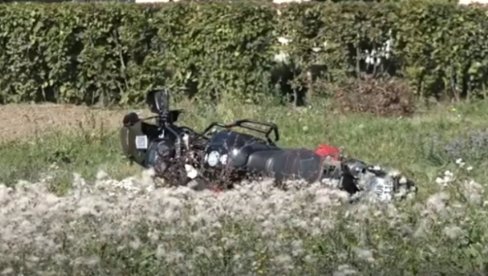 STRAVIČAN SUDAR MOTORA I AUTOMOBILA: Dvotočkaš završio u njivi, motociklistima polomljene noge (FOTO) STRAVIČAN SUDAR MOTORA I AUTOMOBILA: Dvotočkaš završio u njivi, motociklistima polomljene noge (FOTO)
