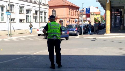 VOZAČU (68) IZMERILI 2,07 PROMILA ALKOHOLA: Policajci kod Varvarina isključili iz saobraćaja „folksvagen polo VOZAČU (68) IZMERILI 2,07 PROMILA ALKOHOLA: Policajci kod Varvarina isključili iz saobraćaja „folksvagen polo