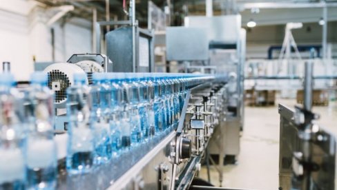 GRADIĆE TRI FABRIKE ZA FLAŠIRANJE VODE: Donet plan za valorizaciju vodenih resursa i davanje koncesija za više izvorišta GRADIĆE TRI FABRIKE ZA FLAŠIRANJE VODE: Donet plan za valorizaciju vodenih resursa i davanje koncesija za više izvorišta
