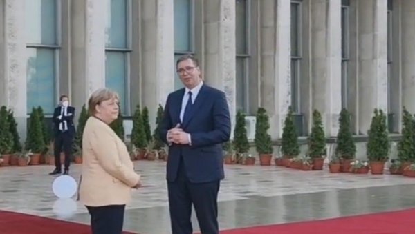 БЕОГРАД ЈЕ ДАНАС ПОСЕБНО ЛЕП! Вучић објавио снимак са Ангелом Меркел - Никада нећемо заборавити колико је помогла Србији (ВИДЕО) БЕОГРАД ЈЕ ДАНАС ПОСЕБНО ЛЕП! Вучић објавио снимак са Ангелом Меркел - Никада нећемо заборавити колико је помогла Србији (ВИДЕО)