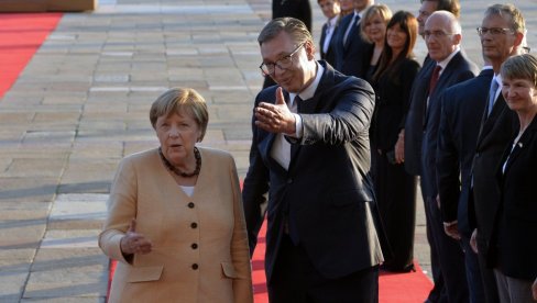 ВУЧИЋ НЕ ДАЈЕ ЛАЖНА ОБЕЋАЊА: Овако Ангела Меркел говори о председнику Србије ВУЧИЋ НЕ ДАЈЕ ЛАЖНА ОБЕЋАЊА: Овако Ангела Меркел говори о председнику Србије