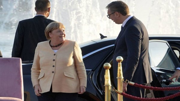 АНГЕЛА МЕРКЕЛ ЋЕ УВЕК БИТИ НАШ ДРАГИ ГОСТ: Вучић захвалио немачкој канцеларки на свему што је урадила за Србију АНГЕЛА МЕРКЕЛ ЋЕ УВЕК БИТИ НАШ ДРАГИ ГОСТ: Вучић захвалио немачкој канцеларки на свему што је урадила за Србију