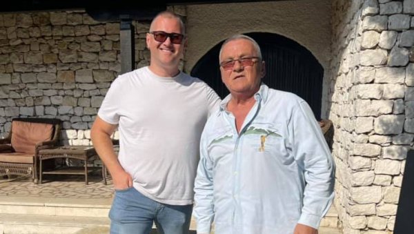 ПРЕМИЈЕРА НА ПЕВАЧЕВ РОЂЕНДАН: У Даниловграду пала прва клапа документарног филма То је Тома ПРЕМИЈЕРА НА ПЕВАЧЕВ РОЂЕНДАН: У Даниловграду пала прва клапа документарног филма То је Тома