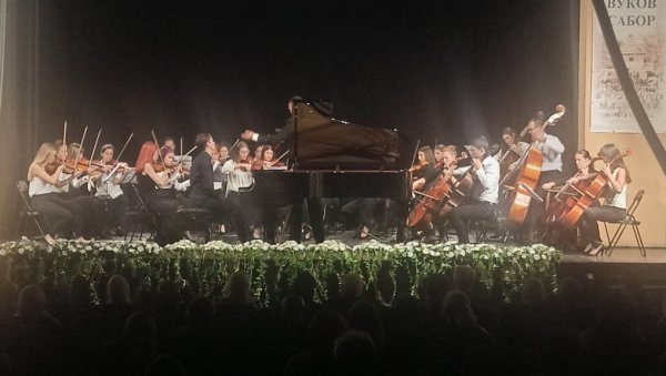 ЧУВАМО ЈЕЗИК И БАШТИНУ: Почео 88. Вуков сабор (ФОТО) ЧУВАМО ЈЕЗИК И БАШТИНУ: Почео 88. Вуков сабор (ФОТО)