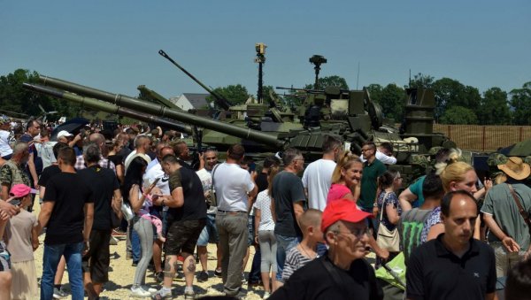 ЛАЗАР 3 И МИЛОШ НА УШЋУ: Поводом Дана српског јединства, Министарство одбране организује изложбу ЛАЗАР 3 И МИЛОШ НА УШЋУ: Поводом Дана српског јединства, Министарство одбране организује изложбу
