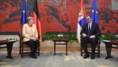 НОВОСТИ ОТКРИВАЈУ: О чему су иза камера причали Вучић и Меркелова НОВОСТИ ОТКРИВАЈУ: О чему су иза камера причали Вучић и Меркелова