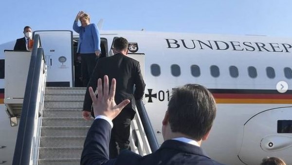 ВУЧИЋ ИСПРАТИО АНГЕЛУ МЕРКЕЛ: Србија је Ваша друга кућа - Видимо се ускоро! ВУЧИЋ ИСПРАТИО АНГЕЛУ МЕРКЕЛ: Србија је Ваша друга кућа - Видимо се ускоро!