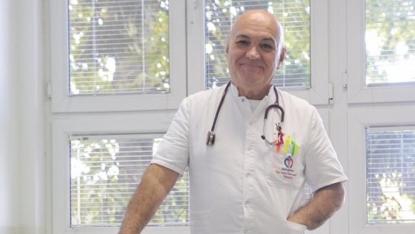 ИНТЕРВЈУ ДОКТОР ДЕЈАН ЈОНЕВ: О савременим трендовима у родитељству - добрим и лошим, којима подлежу нове генерације ИНТЕРВЈУ ДОКТОР ДЕЈАН ЈОНЕВ: О савременим трендовима у родитељству - добрим и лошим, којима подлежу нове генерације