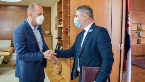 SASTANAK LONČARA I ŠERANIĆA: Ministri razgovarali o epidemiološkoj situaciji u Srbiji i RS SASTANAK LONČARA I ŠERANIĆA: Ministri razgovarali o epidemiološkoj situaciji u Srbiji i RS