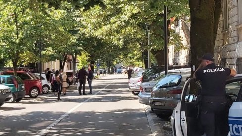 УОЧИ СЕДНИЦЕ СКУПШТИНЕ ЦЕТИЊА: Група комита извређала одборника Уре УОЧИ СЕДНИЦЕ СКУПШТИНЕ ЦЕТИЊА: Група комита извређала одборника Уре