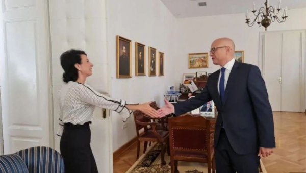ВУЧЕВИЋ: Пружамо подршку кандидаткињи за градоначелницу Грачанице испред Српске листе ВУЧЕВИЋ: Пружамо подршку кандидаткињи за градоначелницу Грачанице испред Српске листе