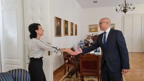 ВУЧЕВИЋ: Пружамо подршку кандидаткињи за градоначелницу Грачанице испред Српске листе ВУЧЕВИЋ: Пружамо подршку кандидаткињи за градоначелницу Грачанице испред Српске листе
