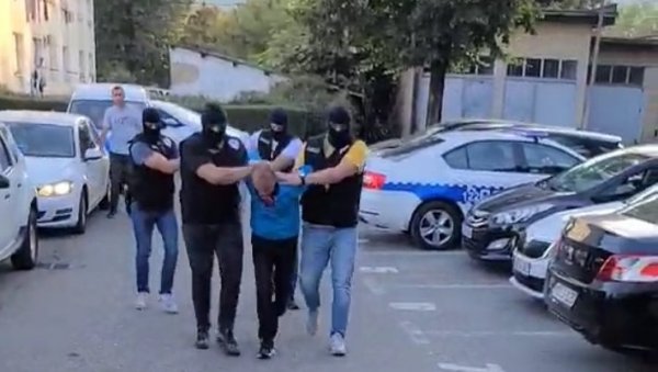 АКЦИЈА ПЛАНТАЖА 2021: Ухапшена двојица Бањалучана, осумњичена да су узгајала марихуану (ВИДЕО) АКЦИЈА ПЛАНТАЖА 2021: Ухапшена двојица Бањалучана, осумњичена да су узгајала марихуану (ВИДЕО)