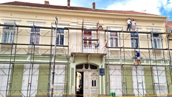 СТАРА ДАМА У НОВОМ РУХУ: Почела реконструкција фасаде Историјског архива у Белој Цркви СТАРА ДАМА У НОВОМ РУХУ: Почела реконструкција фасаде Историјског архива у Белој Цркви