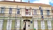 STARA DAMA U NOVOM RUHU: Počela rekonstrukcija fasade Istorijskog arhiva u Beloj Crkvi STARA DAMA U NOVOM RUHU: Počela rekonstrukcija fasade Istorijskog arhiva u Beloj Crkvi