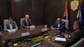 ПРИПРЕМЕ ЗА ДЕРБИ: Вулин се састао са директорима Звезде и Партизана (ФОТО) ПРИПРЕМЕ ЗА ДЕРБИ: Вулин се састао са директорима Звезде и Партизана (ФОТО)