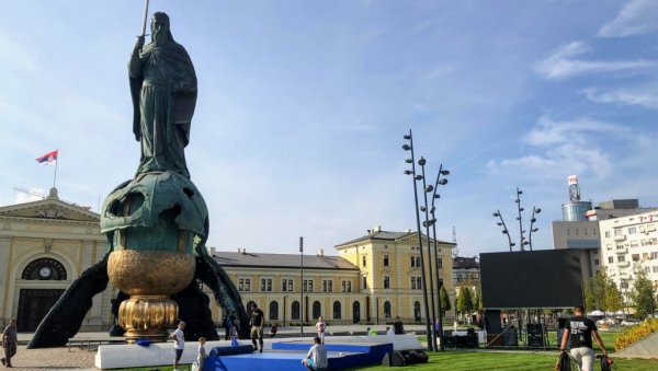 ЗАСТАВЕ НА КУЋАМА, ЋИРИЛИЦА У ЗАКОНУ: Парламенти Србије и РС усвојиће пропис о националном писму ЗАСТАВЕ НА КУЋАМА, ЋИРИЛИЦА У ЗАКОНУ: Парламенти Србије и РС усвојиће пропис о националном писму