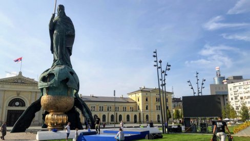 ЗАСТАВЕ НА КУЋАМА, ЋИРИЛИЦА У ЗАКОНУ: Парламенти Србије и РС усвојиће пропис о националном писму ЗАСТАВЕ НА КУЋАМА, ЋИРИЛИЦА У ЗАКОНУ: Парламенти Србије и РС усвојиће пропис о националном писму