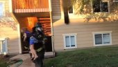 СПАСАВАЊА ДЕВОЈЧИЦЕ ИЗ БУКТИЊЕ: Амерички ватрогасац ушао у ватрену стихију (ВИДЕО) СПАСАВАЊА ДЕВОЈЧИЦЕ ИЗ БУКТИЊЕ: Амерички ватрогасац ушао у ватрену стихију (ВИДЕО)