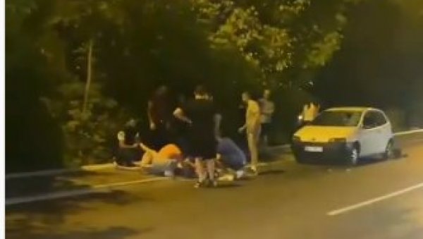 ОБОРЕН ПЕШАК У МИРИЈЕВУ: Претрчавао улицу ван пешачког прелаза, па задобио тешке телесне повреде (ВИДЕО) ОБОРЕН ПЕШАК У МИРИЈЕВУ: Претрчавао улицу ван пешачког прелаза, па задобио тешке телесне повреде (ВИДЕО)
