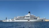 ВЛАСНИК ЧЕЛСИЈА РОМАН АБРАМОВИЧ СТИГАО У ТИВАТ: Сви су гледали у његову луксузну јахту, а дошао је са две (ФОТО/ВИДЕО)