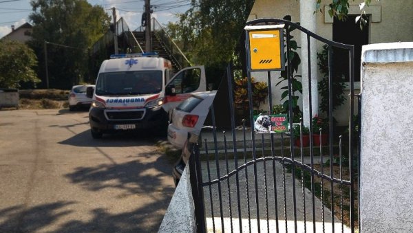 ПРВЕ ФОТОГРАФИЈЕ СА МЕСТА НЕСРЕЋЕ: Пас уједао жену за врат - Преминула на лицу места ПРВЕ ФОТОГРАФИЈЕ СА МЕСТА НЕСРЕЋЕ: Пас уједао жену за врат - Преминула на лицу места