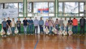 ЛОПТЕ ЗА ШКОЛЕ: Акција поделе спортских реквизита чукаричким осмолеткама ЛОПТЕ ЗА ШКОЛЕ: Акција поделе спортских реквизита чукаричким осмолеткама
