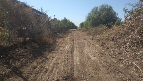 KRČE ATARSKE PUTEVE NAKON KOMASACIJE: U vršačkom selu Pavliš obavljen deo velikog posla KRČE ATARSKE PUTEVE NAKON KOMASACIJE: U vršačkom selu Pavliš obavljen deo velikog posla