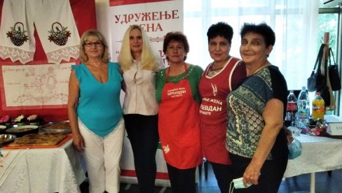 ЈУБИЛЕЈ УДРУЖЕЊА ЖЕНА “ЂУРЂЕВДАН”: Хуманитарна томбола и питијада за шест деценија постојања (ФОТО) ЈУБИЛЕЈ УДРУЖЕЊА ЖЕНА “ЂУРЂЕВДАН”: Хуманитарна томбола и питијада за шест деценија постојања (ФОТО)
