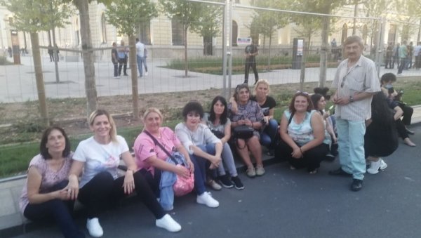 ПОСЛЕ НАПОРНОГ ДАНА ДОШЛЕ СУ НА САВСКИ ТРГ: Волимо нашу заставу, ово је велик празник! ПОСЛЕ НАПОРНОГ ДАНА ДОШЛЕ СУ НА САВСКИ ТРГ: Волимо нашу заставу, ово је велик празник!